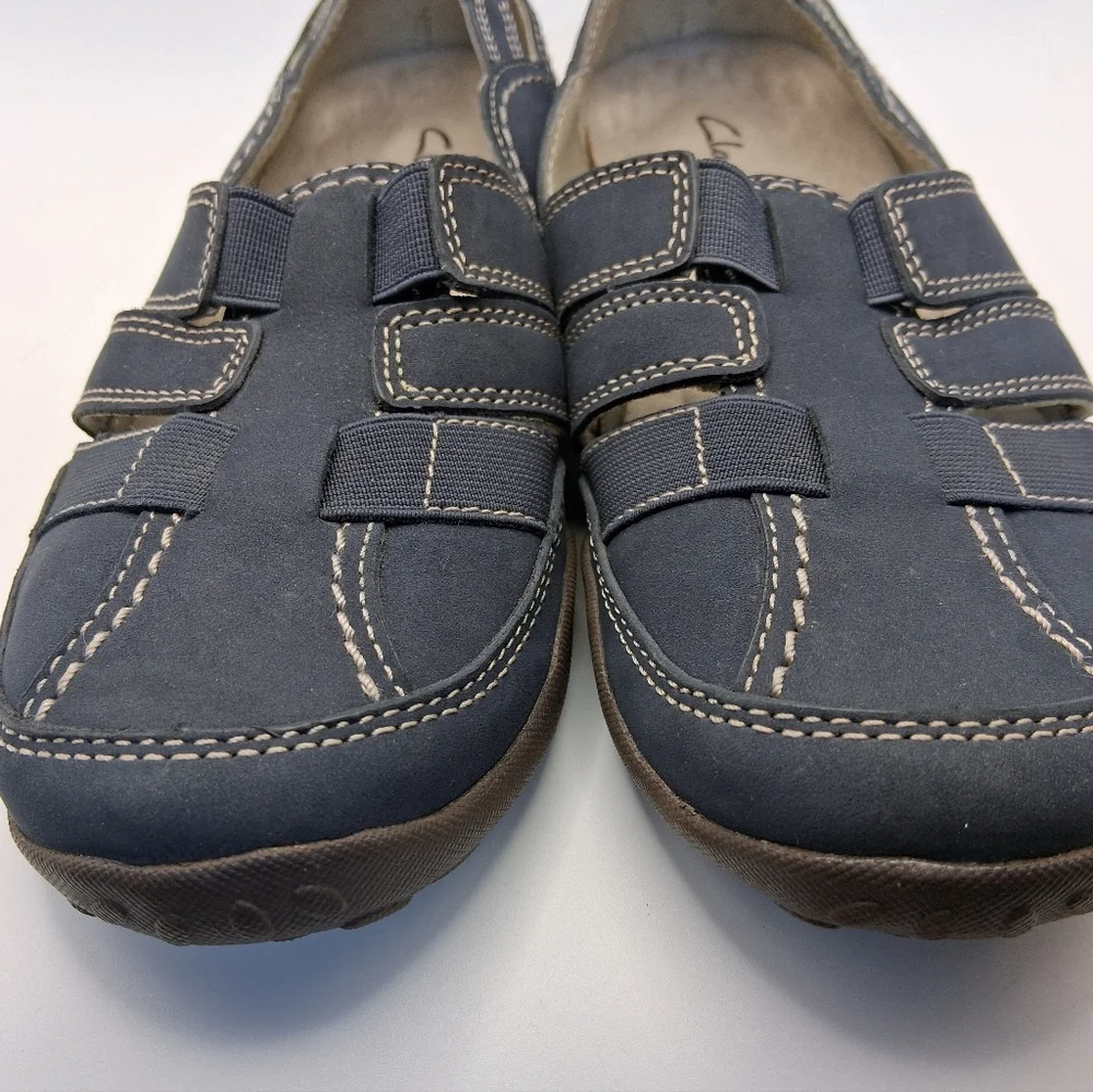 Clarks Mary Jane Loafers/Driving Shoes with Light Arch Support & White Stitching - Picture 6 of 13